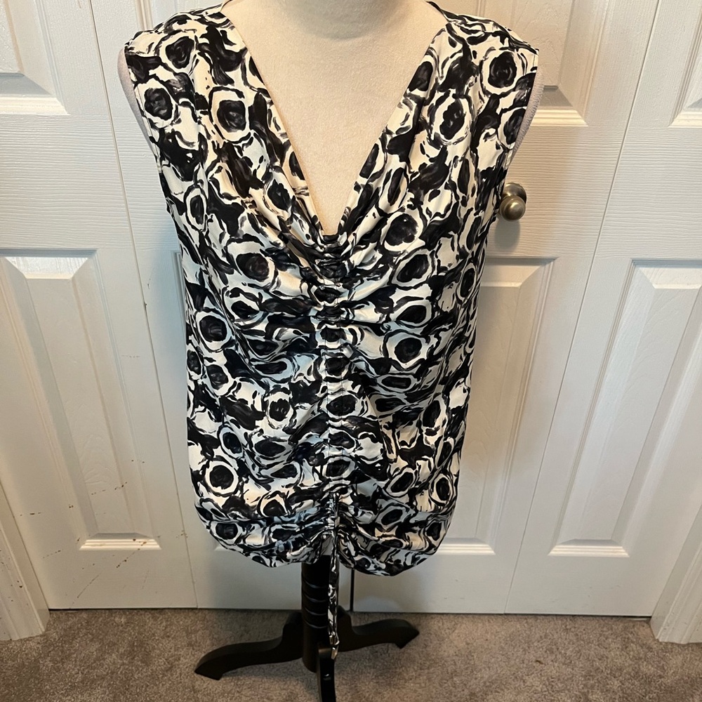 Max Mara 100% Silk size 8 Black and White Patterned Women's Top